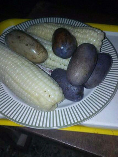 A picture of Boil white corn with pear (ube).