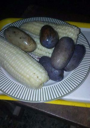 A picture of Boil white corn with pear (ube).