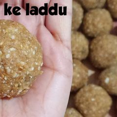 A picture of Winter special gond laddu.