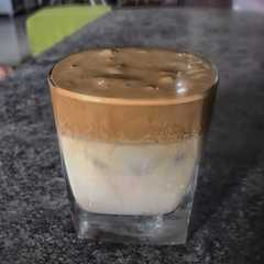 รูปของ DALGONA Coffee(Tips tidak mengunakan mixer)