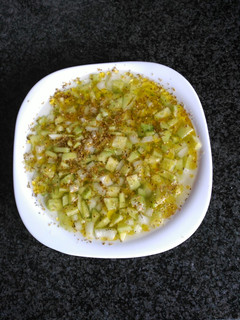Una foto de Ensalada de pepino y cebolla