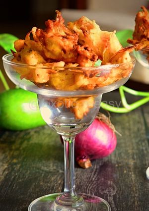 A picture of Raw Mango Pakora.