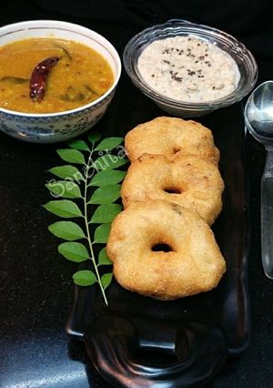 A picture of Medu vada.