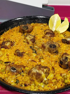 Una foto de Arroz con costillas