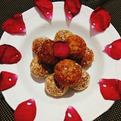 A picture of Carrot and sago Ladoos.