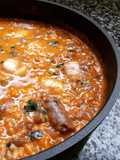 Arroz caldoso de rape y salchichas