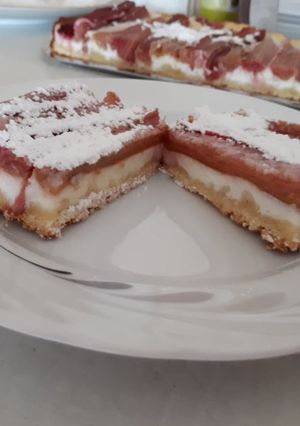 Túrós rebarbarás sütemény recept fotója