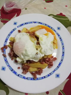 Una foto de Huevos rotos
