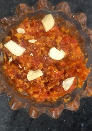 ગાજરનો હલવો (Gajar Halwa Recipe In Gujarati) રેસીપી મુખ્ય ફોટો