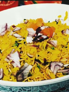 कांधा पोहा(kanda poha recipe in hindi) रेसिपी मुख्य फोटो