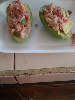 Una foto de Aguacate relleno de atún (dietético)