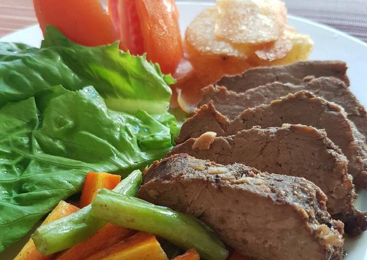 Slow Cooked Beef Steak With Potato Chips