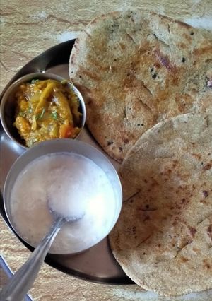 બાજરીનો રોટલો (Bajri Rotlo Recipe In Gujarati) રેસીપી મુખ્ય ફોટો