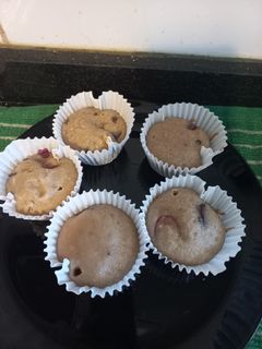 Una foto de Muffins de chocolate y cerezas