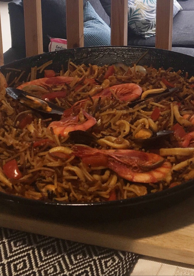 Una foto de Fideuá de marisco 🦐🐙🦑