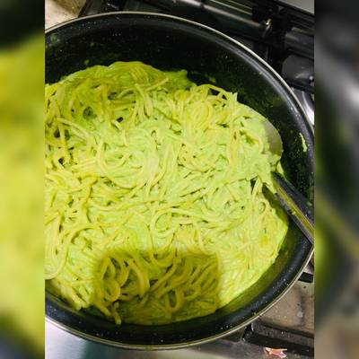 Spaghetti Verde Receta de Daniela Gutierrez- Cookpad