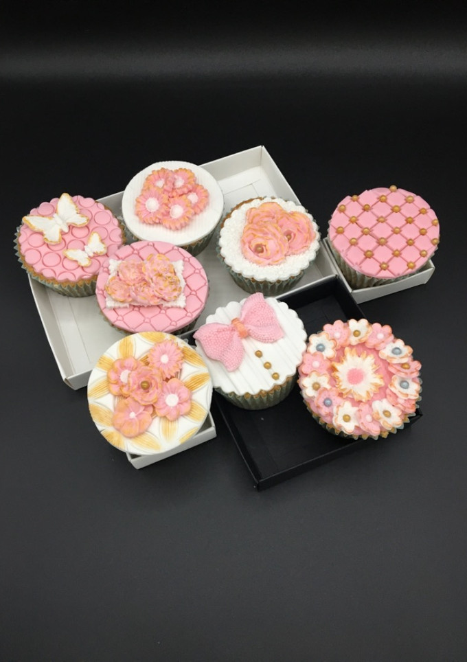 Una foto de Cupcakes decorados con fondant 😋