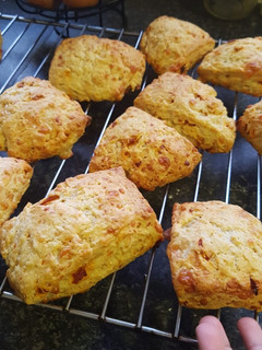 Foto de Scones de Queijo e Chouriço