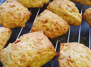 Foto de Scones de Queijo e Chouriço