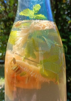 Une photo de 🌱Eau aromatisée Melon Menthe (antigaspi)