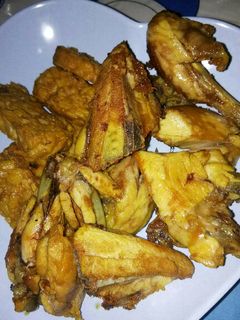 Foto resep Ungkep ayam dan tempe bumbu kuning