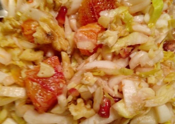 Chicorée-Salat mit Blutorangen, Walnuss- und Granatapfelkernen Rezept ...