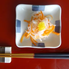 A picture of Sliced Daikon and Carrots Pickled in Vinegar.