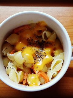 5分鐘懶人宵夜:起司紅蘿蔔貝殼麵 的食譜成品照片