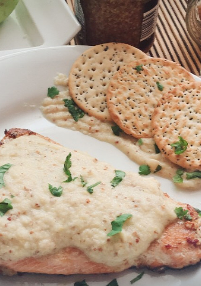 Una foto de Trucha con salsa de manzana, mostaza y queso de Cabra