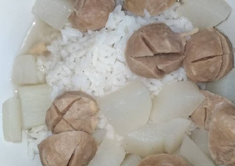 Cara Gampang Menyiapkan Sup Lobak dengan Bakso yang Enak