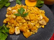 Une photo de butternut poulet
