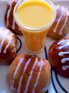 A picture of Hot cross buns.