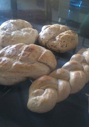 Una foto de Pan de chicharrón🍞 y pan francés🥖!!