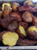 Cuy al horno con papas y camote