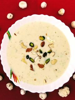 मखाने की खीर (Makhane ki kheer recipe in Hindi) रेसिपी मुख्य फोटो