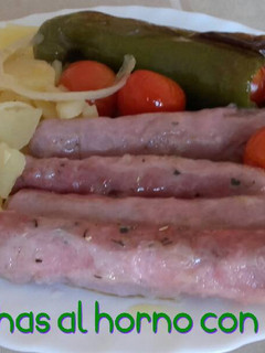 Una foto de Salchichas al horno con patatas*