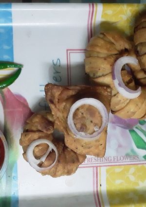 A picture of Crispy ring samosa.