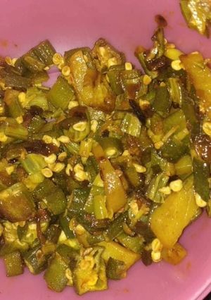 A picture of Bhindi aloo bhujia.