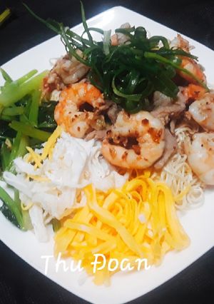 Hình của món Mì xào tôm thịt.