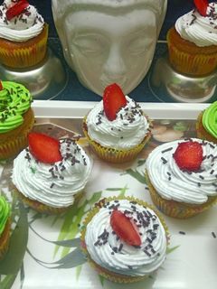आटा कप केक(aata cup cake recipe in Hindi) रेसिपी मुख्य फोटो