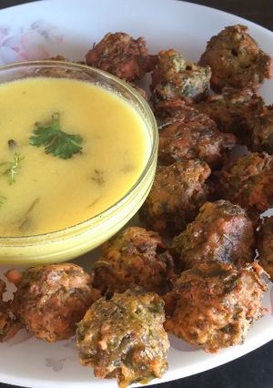 मेथी ना गोटा (मेथी व बेसनाचे पकोडे) : (methi kiva besanche pakode) रेसिपी चे मुख्य फोटो