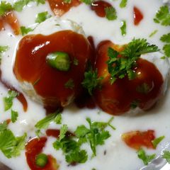 A picture of Bread Dahi Bade.