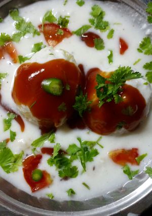 A picture of Bread Dahi Bade.