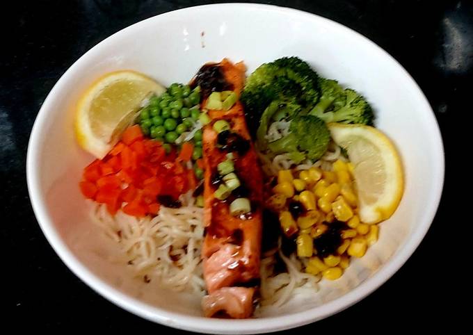 My Salmon Noodles + Veg Bowl#Lunch#mainmeal#Eattherainbow