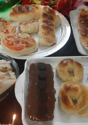 A picture of Party snacks(bread rolls).