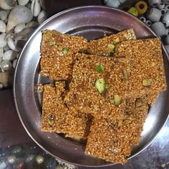 A picture of Til chikki.