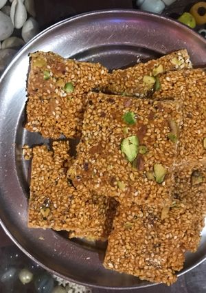 A picture of Til chikki.