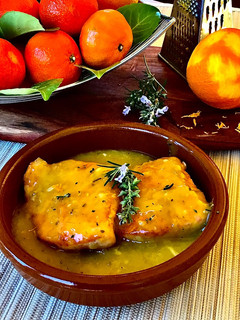 Una foto de Salmón en salsa de naranja