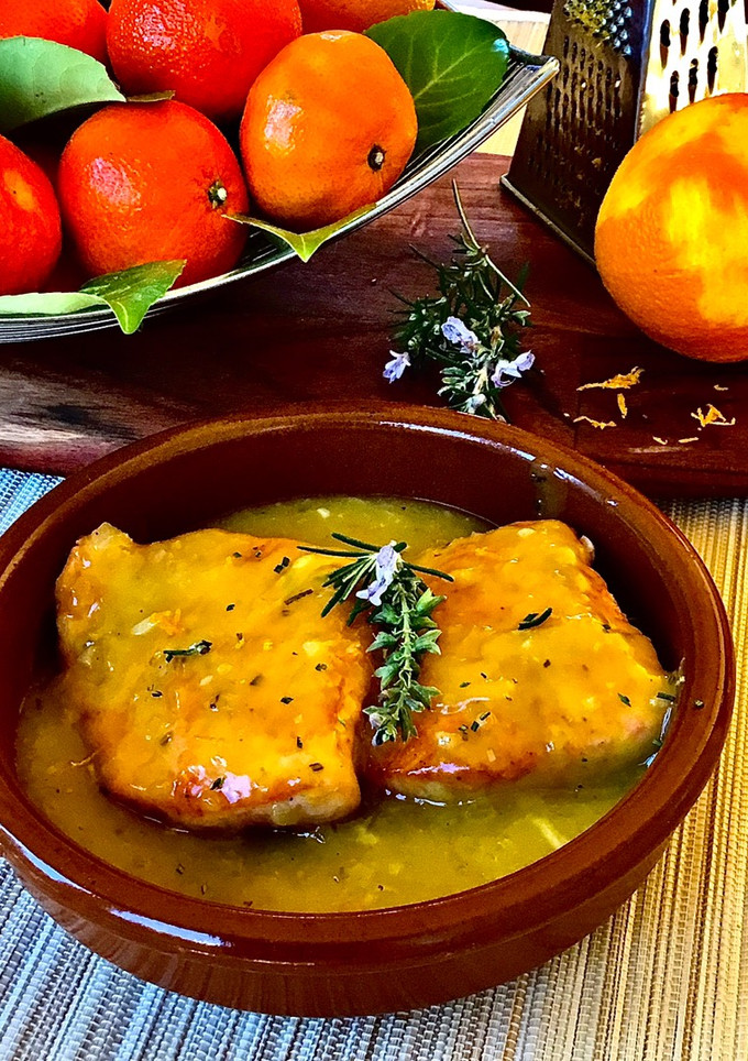 Una foto de Salmón en salsa de naranja