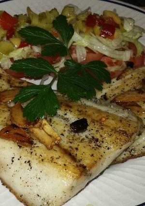 Foto principal de Corvina a la Donosti c/ tomate monterrosa, lechuga y encurtidos